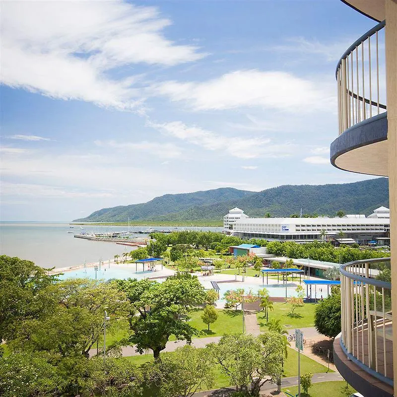Breakfree Royal Harbour Aparthotel Cairns 4*,